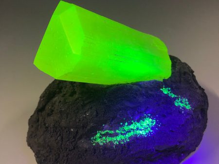 “Uranite”. Uranium glass specimen sculpture Sale